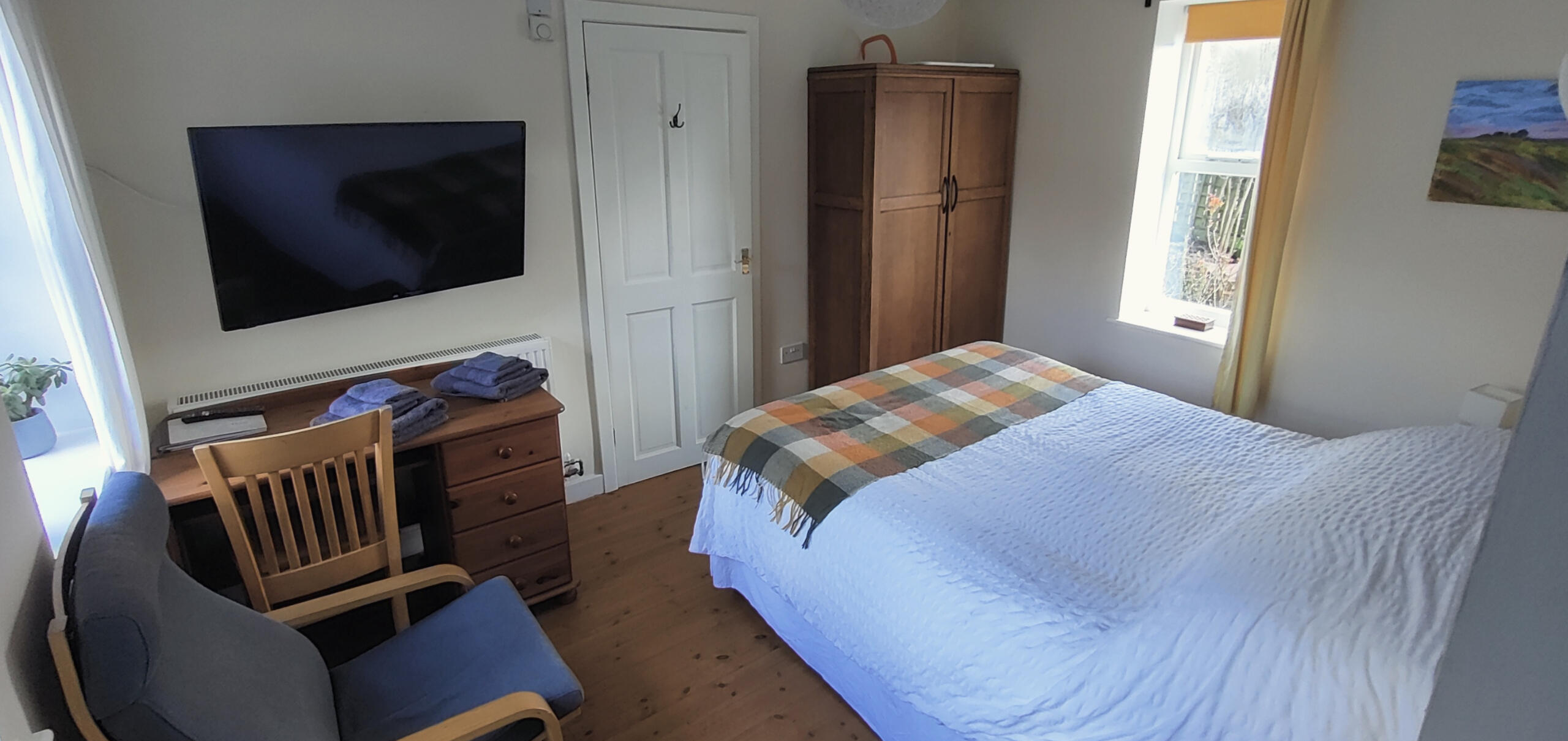 King size bed and 43&quot; TV