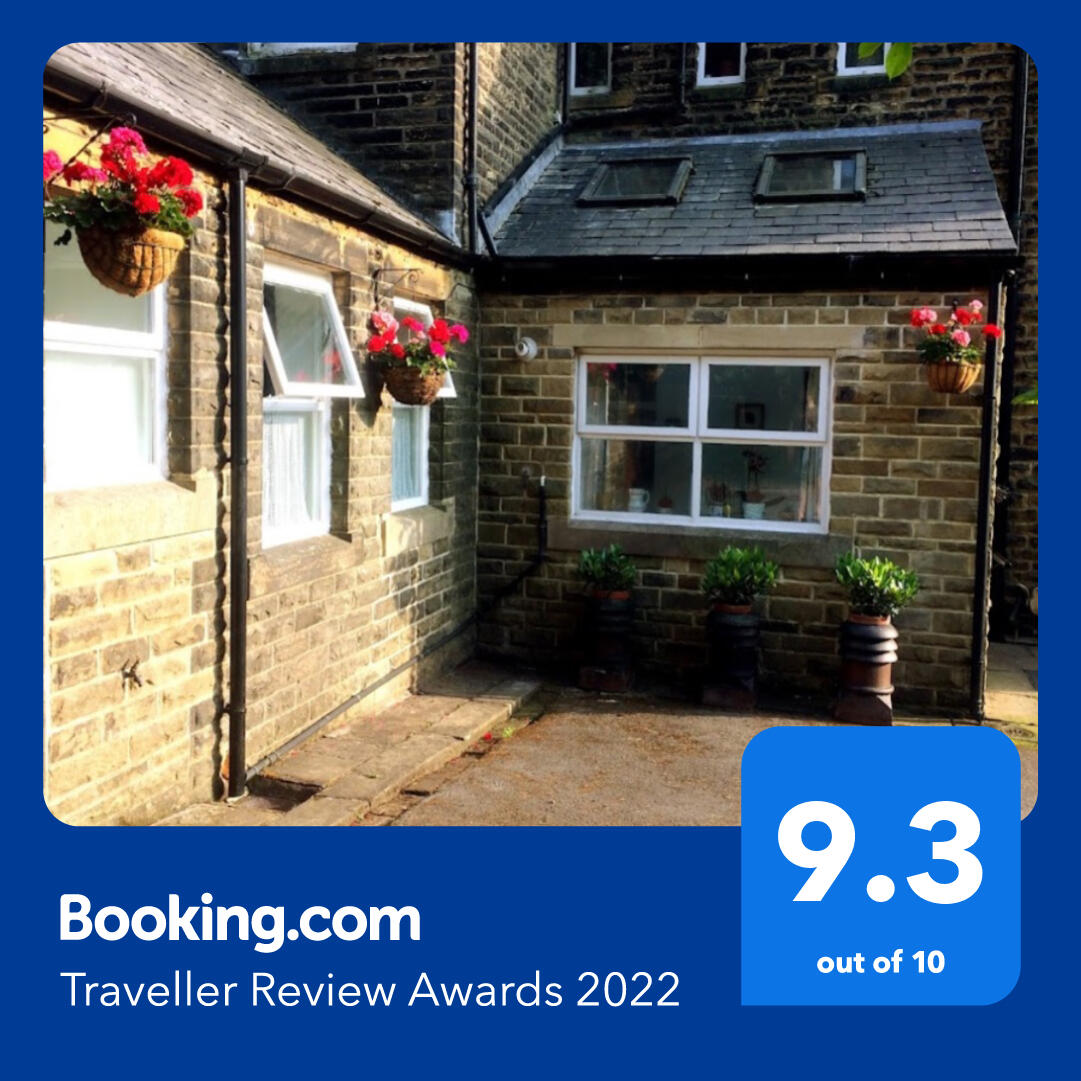 “All amenities you need in cosy annexe with massive amazingly comfy bed! Friendly amenable owner and good value!” Booking.com review